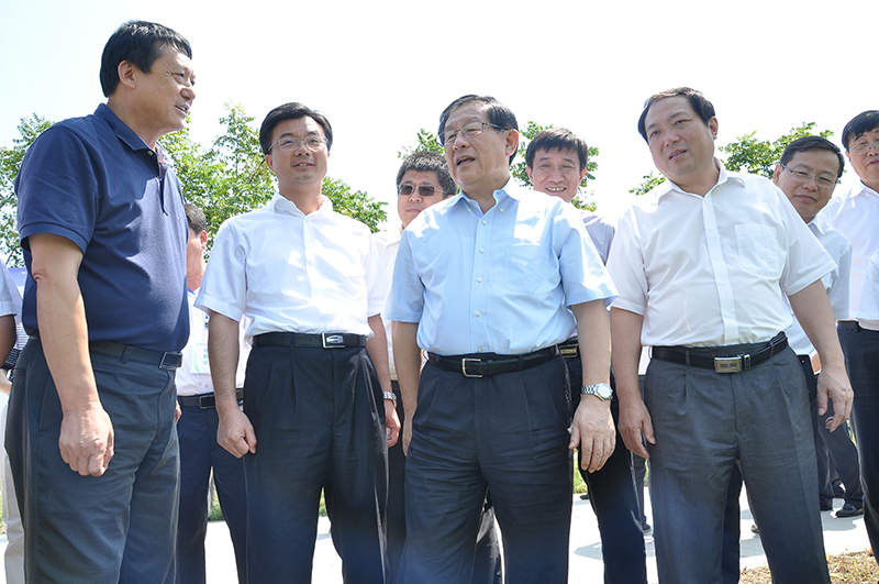 十三屆全國政協(xié)副主席、致公黨中央主席、中國科學(xué)技術(shù)協(xié)會(huì )主席萬(wàn)鋼視察萊克小龍蝦選育繁育中心